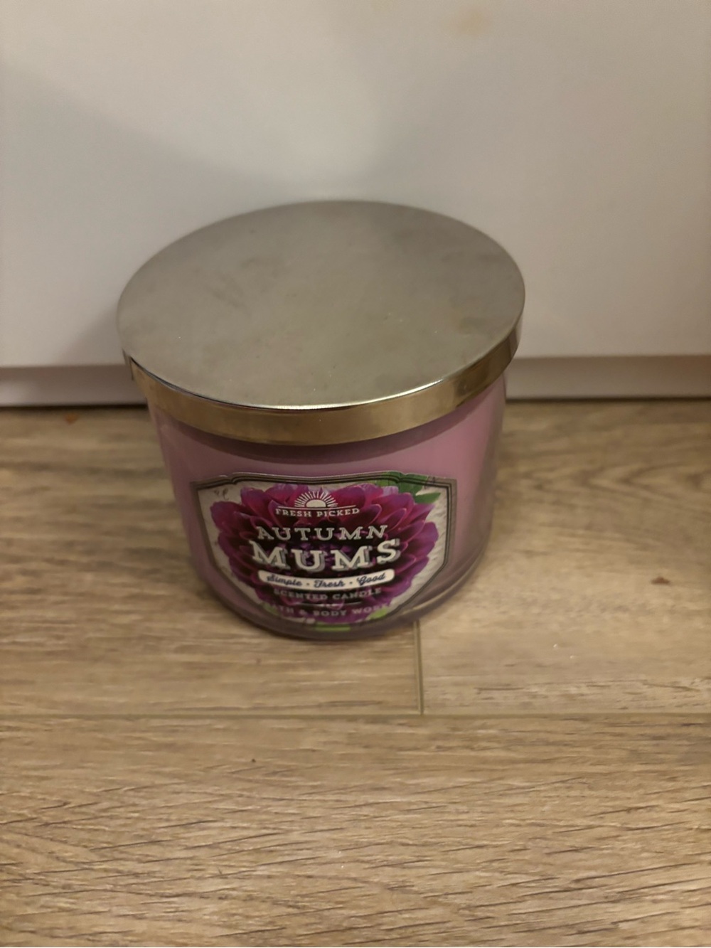 Bath & Body Autumn Mums Scented Candle - Purple NEW